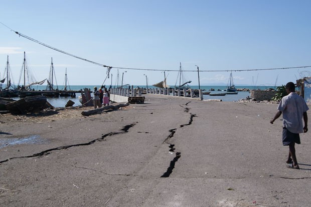 Piér da comunidade de Cité Soleil, uma das mais pobres do Haiti e localizado ao lado do porto marítimo (Foto: Tahiane Stochero/G1) Piér da comunidade de Cité Soleil, uma das mais pobres do Haiti e localizado ao lado do porto marítimo (Foto: Tahiane Stochero/G1)