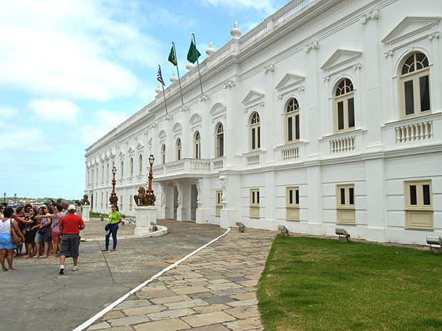 Palácio dos Leões é visitado por turistas em São Luís (MA) (Foto: Maurício Araya / G1)