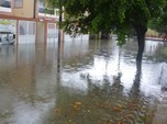 Chuva forte alaga ruas em Santos e São Vicente fotos em Santos e