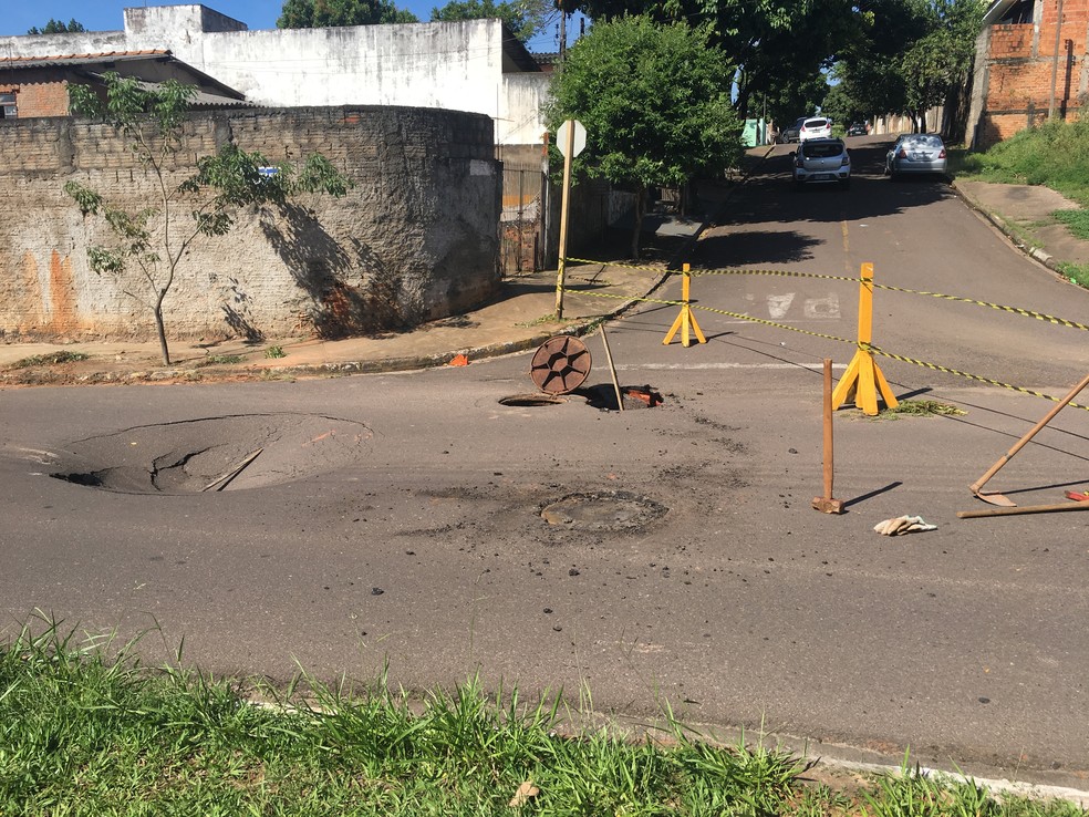 Trecho da Avenida Tancredo Neves está interditado (Foto: Valmir Custódio/G1)
