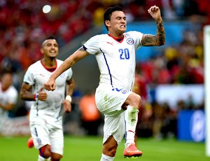 Charles Aranguiz gol jogo Espanha x Chile (Foto: André Durão / Globoesporte.com)