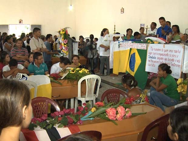 Comunidade chora a perda de adolescentes de Bacuri, MA (Foto: Reprodução/TV Mirante)