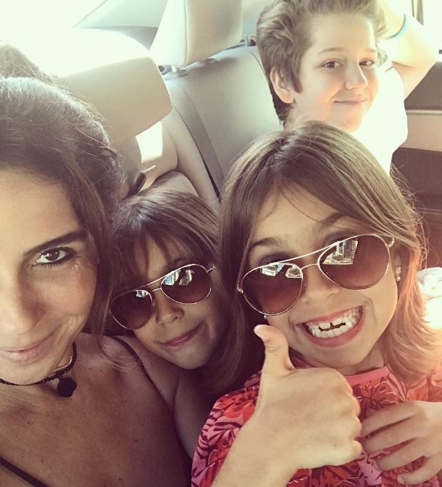 Giovanna Antonelli posa com os filhos (Foto: Reprodução/Instagram)