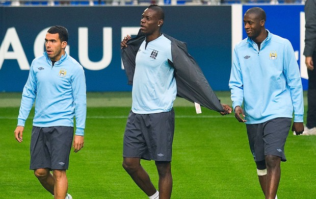 Tevez, Balotelli e Touré no treino do Manchester City (Foto: Reuters)