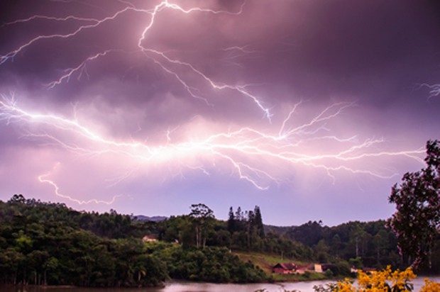 Foto foi tirada em Rio dos Cedros, SC (Foto: Christian Grosch/ELAT/INPE)