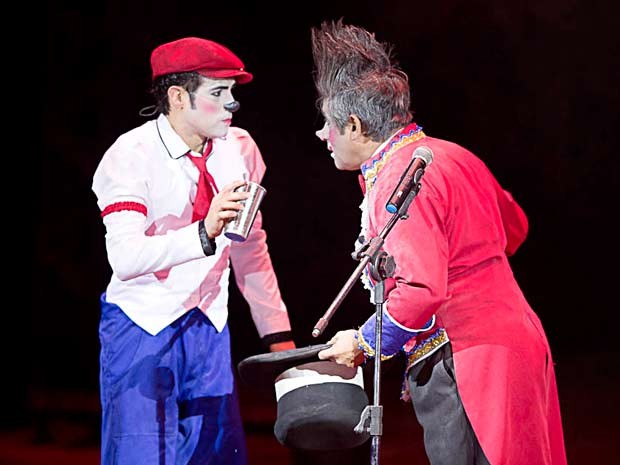 Palhaços do Cirque Amar, que fazem show para crianças de entidade assistencial do DF (Foto: Carlos Teixeira/Divulgação) Palhaços do Cirque Amar, que fazem show para crianças de entidade assistencial do DF (Foto: Carlos Teixeira/Divulgação)