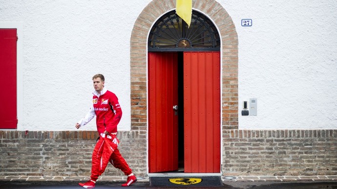 O tetracampeão Sebastian Vettel é a grande aposta da Ferrari para a temporada 2015 (Foto: Divulgação) O tetracampeão Sebastian Vettel é a grande aposta da Ferrari para a temporada 2015 (Foto: Divulgação)