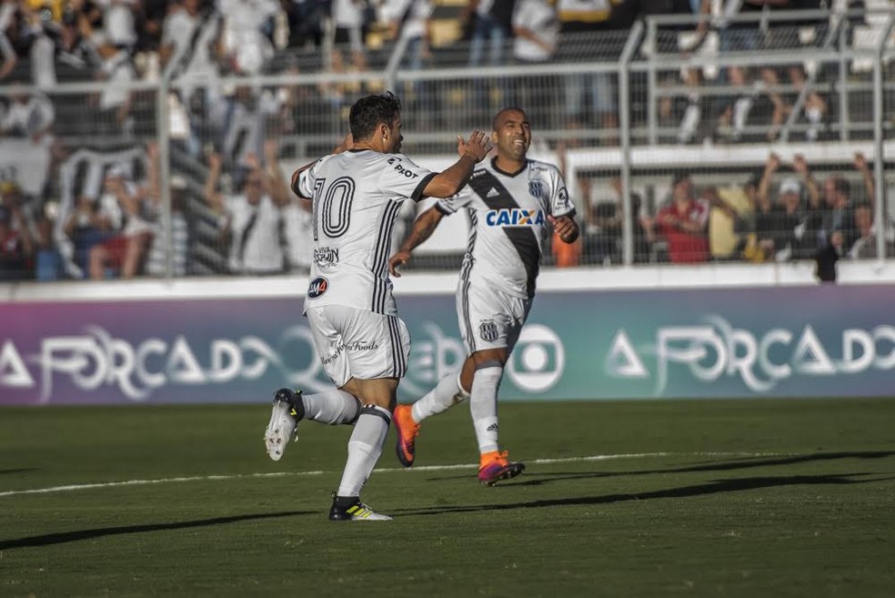 Renato Cajá e Emerson Sheik fizeram a diferença para a Ponte neste domingo (Foto: Fabio Leoni/ PontePress)
