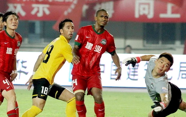 Lucas Barrios no primeiro gol dele pelo Guangzhou (Foto: Divulgação)