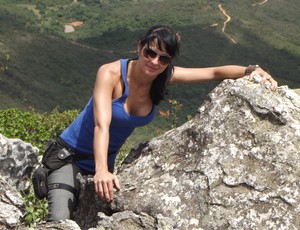 Direto de BH, a bióloga Carmen Aguilar curte ao máximo a Serra do Chapéu, em Cristália. (Foto: Thiago França/Globoesporte.com)