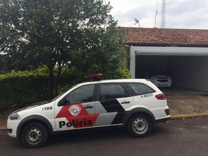 Suspeito foi preso pela Polícia Militar em Itajobi (Foto: Graciela Andrade/TV TEM) Suspeito foi preso pela Polícia Militar em Itajobi (Foto: Graciela Andrade/TV TEM)