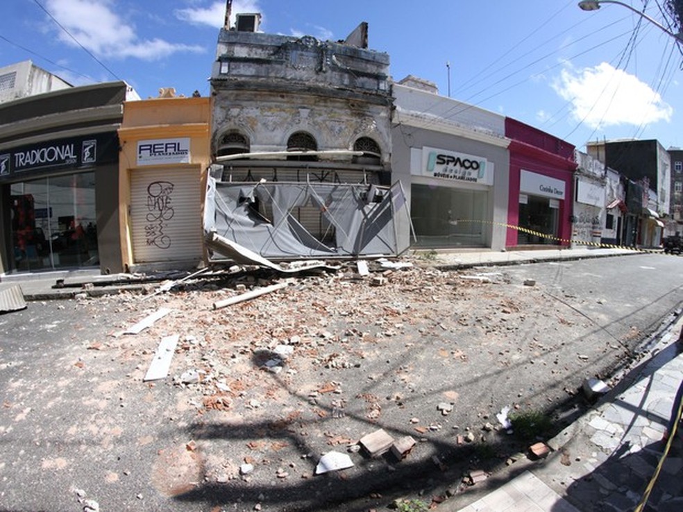Inc&ecirc;ndio atingiu loja na Rua Gerv&aacute;sio Pires, na regi&atilde;o central do Recife (Foto: Aldo Carneiro/Pernambuco Press)