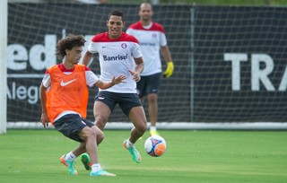 inter muriel valdivia gilberto treino (Foto: Alexandre Lops/Divulgação Inter)