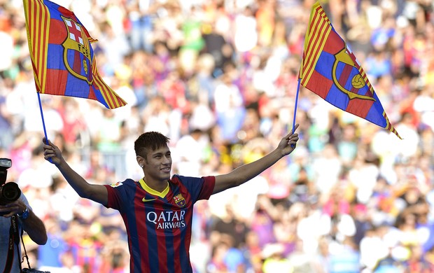 Neymar apresentação Barcelona (Foto: AFP)