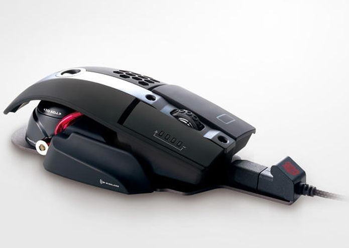Mouse híbrido apresentado na Computex foi desenhado pela Thermaltake e pela BMW Designworks (Foto: Divulgação)