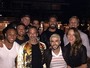 Marc Jacobs janta com ex-namorados e Mariana Ximenes no Rio