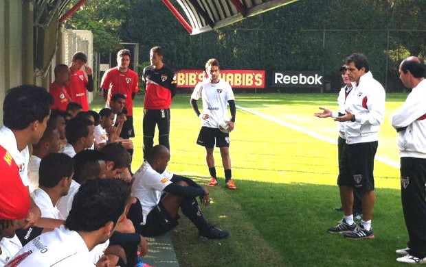 Milton Cruz treino São Paulo (Foto: Divulgação / Site oficial do São Paulo)