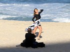 Luana Piovani posa para ensaio na praia do Leblon, na Zona Sul do Rio