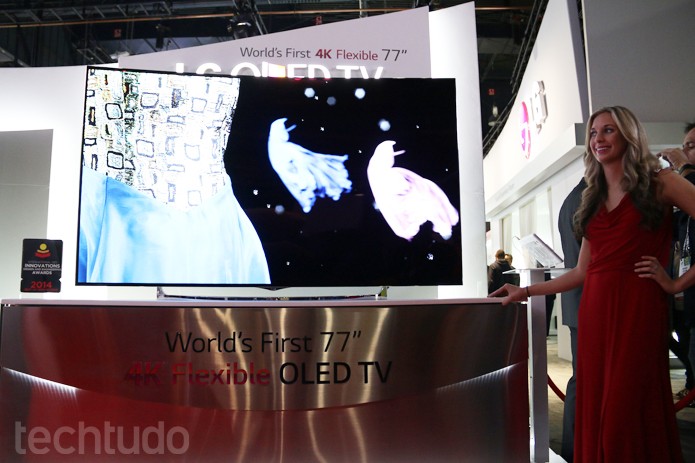LG OLED Flex TV é o centro das atenções no estande da companhia (Foto: Fabrício Vitorino/TechTudo) LG OLED Flex TV é o centro das atenções no estande da companhia (Foto: Fabrício Vitorino/TechTudo)