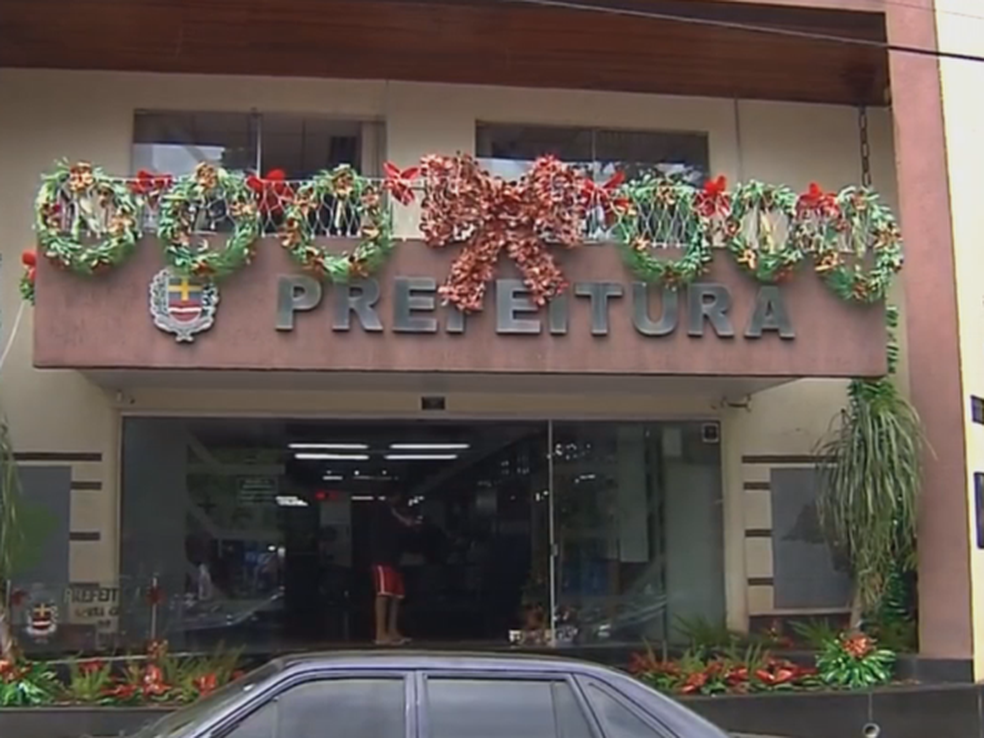 Polícia investiga desfalque nas contas da prefeitura de Santa Cruz do Rio Pardo (Foto: Reprodução/TV TEM)