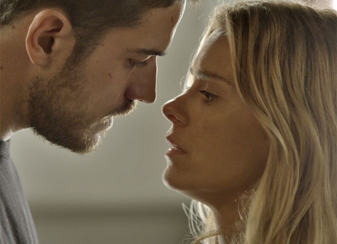 Dante e Lara vão para a cama (Foto: TV Globo)