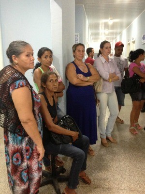 Pacientes dizem que espera por atendimento chega a 5 horas (Foto: Vanessa Vasconcelos/G1)