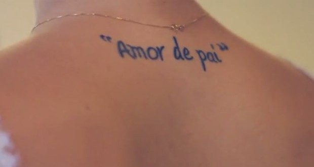 Tatuagem de Fernanda Gentil para pai (Foto:  Vídeo/Reprodução)