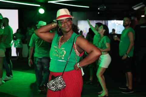 Olívia Araújo feliz por estar festejando o carnaval no Camarote Quem