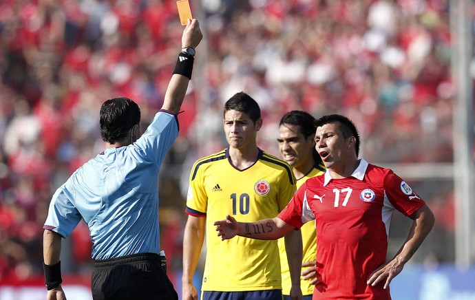 Gary Medel, Chile x Colômbia (Foto: Agência EFE)