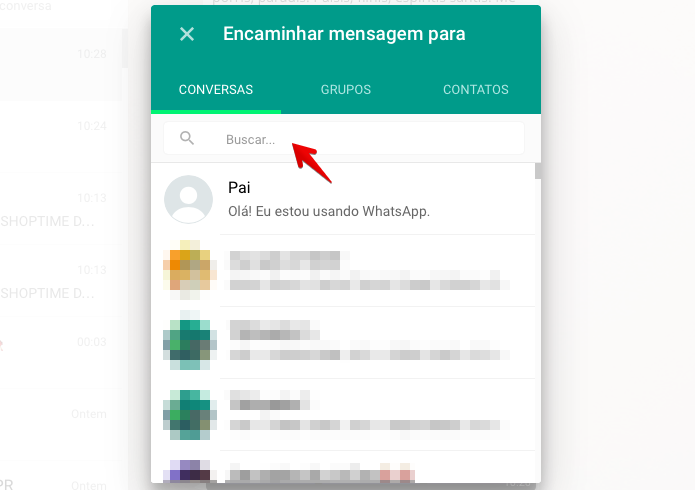 Localize o contato ou grupo para o qual a mensagem será encaminhada (Foto: Reprodução/Helito Bijora)