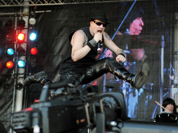 Desde a primeira canção o público cantou junto com o ex-Misfits (Foto: Alexandre Durão/G1)