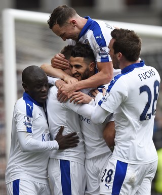 Mahrez comemora gol do Leicester sobre Crystal Palace (Foto: Reuters)