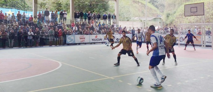 Mendes goleou Barra do Piraí e garantiu vaga na semifinal da Copa Rio Sul de Futsal 2016 (Foto: Kenia Pinheiro/TV Rio Sul)