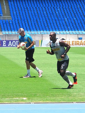 Seedorf no treino do Botafogo (Foto: Thales Soares / Globoesporte.com)