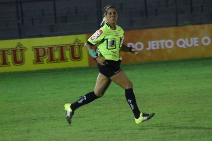 Altos x Moto Club - Árbitra Déborah Cecília Correia (Foto: Wenner Tito ) Altos x Moto Club - Árbitra Déborah Cecília Correia (Foto: Wenner Tito )
