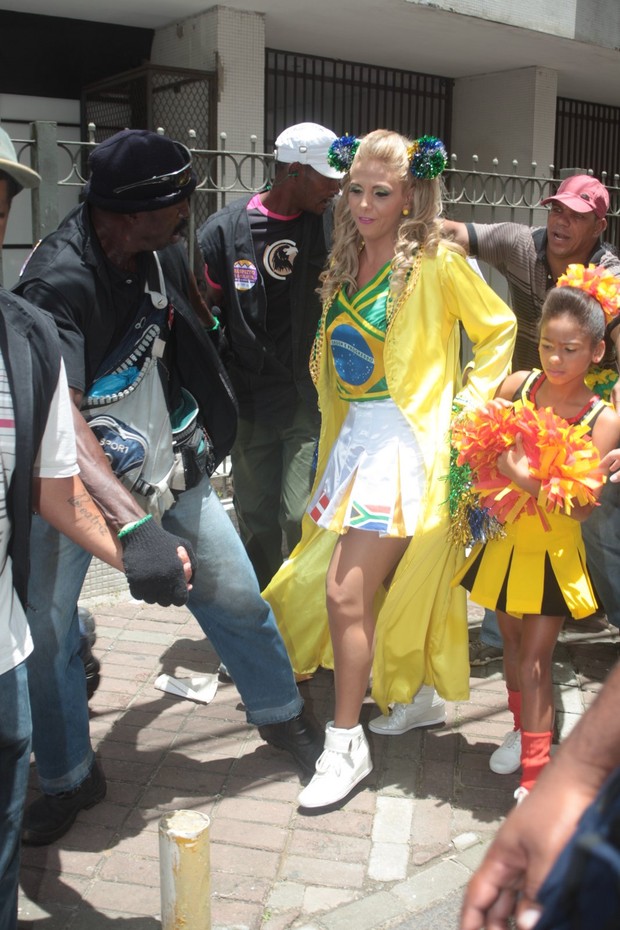 Trio de Carla Perez no carnaval de Salvador, Bahia (Foto: Wallace Barbosa e JC Pereira e Vinicius Eduardo/AgNews )