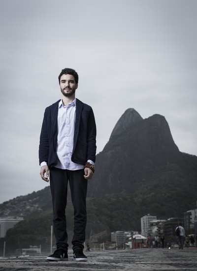 O ator Caio Blat, no Rio de Janeiro. Ele descobriu que a concentração da meditação pode ser aplicada a todas atividades (Foto: Stefano Martini/ÉPOCA) O ator Caio Blat, no Rio de Janeiro. Ele descobriu que a concentração da meditação pode ser aplicada a todas atividades (Foto: Stefano Martini/ÉPOCA)