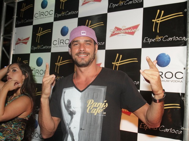 Ex-BBB Diego em festa de restaurante no Rio (Foto: Udo Kurt / Foto Rio News)