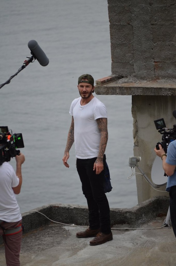 David Beckham no Vidigal (Foto: Rodrigo dos Anjos e Delson Silva / AgNews)