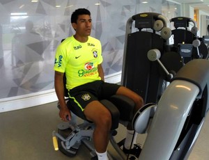 Paulinho Seleção na academia (Foto: Reprodução Facebook CBF)