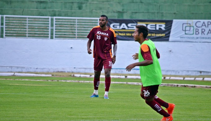 Leonardo volante Boa Esporte (Foto: Régis Melo)