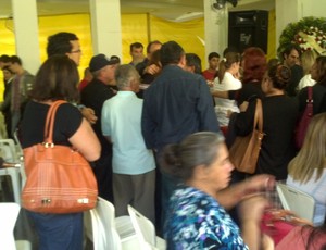 Velório está sendo realizado na Igreja Batista do Suspiro (Foto: Juliana Scarini)