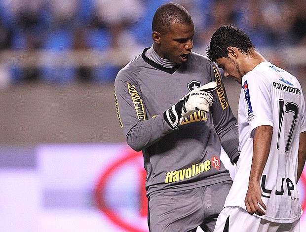 Jefferson defende penalti no jogo do Botafogo contra o Treze-PB (Foto: Fernando Soutello / Agif / Ag. Estado) Jefferson defende penalti no jogo do Botafogo contra o Treze-PB (Foto: Fernando Soutello / Agif / Ag. Estado)