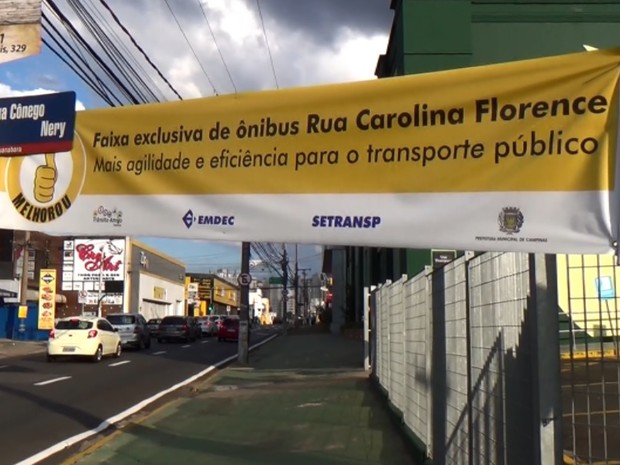 Faixa da Emdec sinaliza sobre as faixas exclusivas no município (Foto: Reprodução/EPTV)