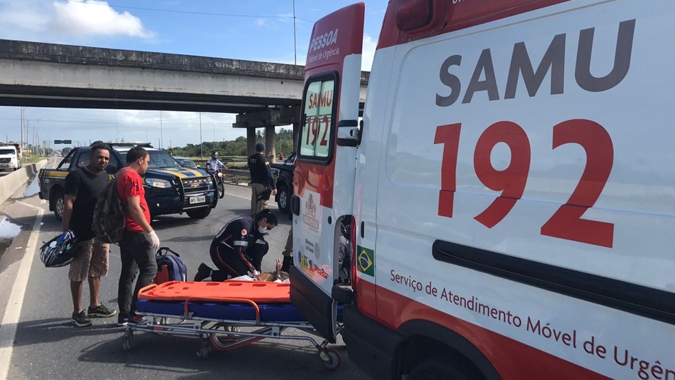 Acidente aconteceu no acesso oeste da BR-230, em João Pessoa, na PB (Foto: Walter Paparazzo/G1)