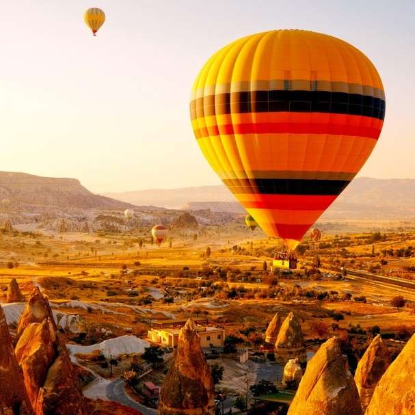 Lua de mel radical: voo de balão na Capadócia, Turquia (Foto: Reprodução)