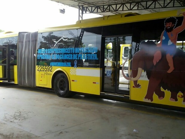 BRT com identificação da campanha Novembro Azul, em Brasília (Foto: Divulgação) BRT com identificação da campanha Novembro Azul, em Brasília (Foto: Divulgação)