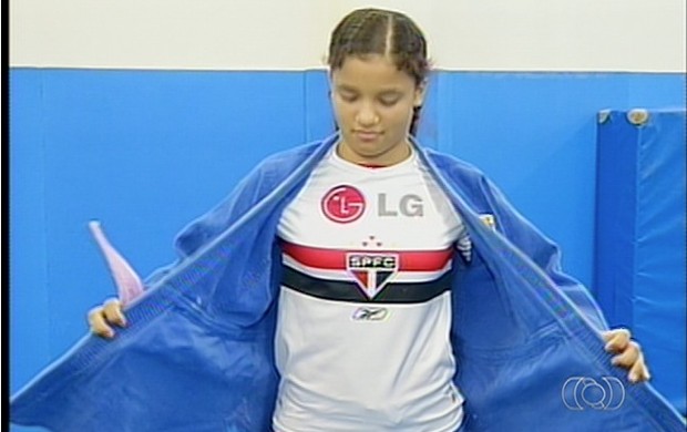 Judoca do Tocantins não esconde a paixão pelo time do coração (Foto: Reprodução/TV Anhanguera TO)