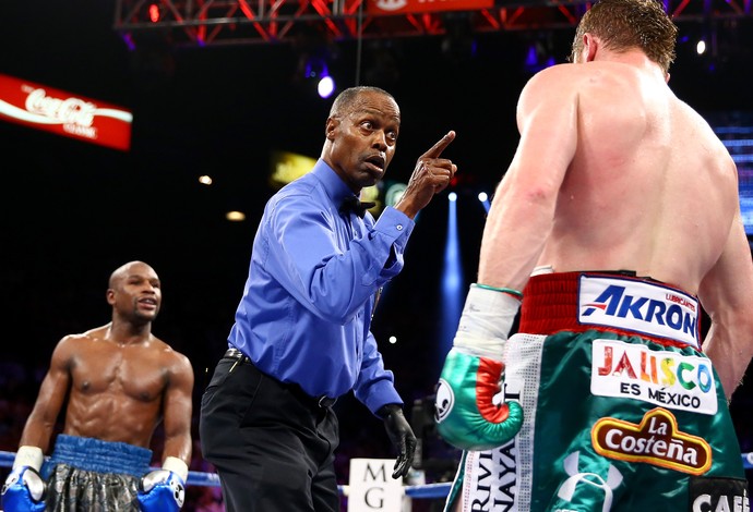 Mayweather vence Canelo em luta de boxe em Las Vegas (Foto: Getty Images)