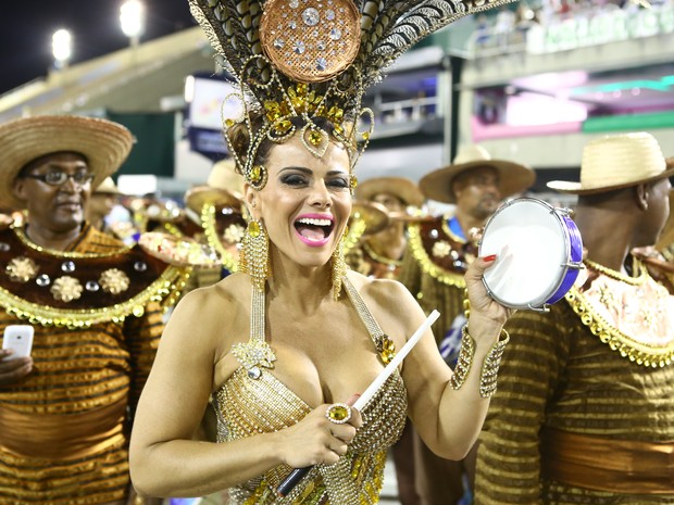 Ao desfilar por Império, Vivi diz que não dá para separar emoção do personagem da sua própria. (Foto: Rodrigo Gorosito / G1)